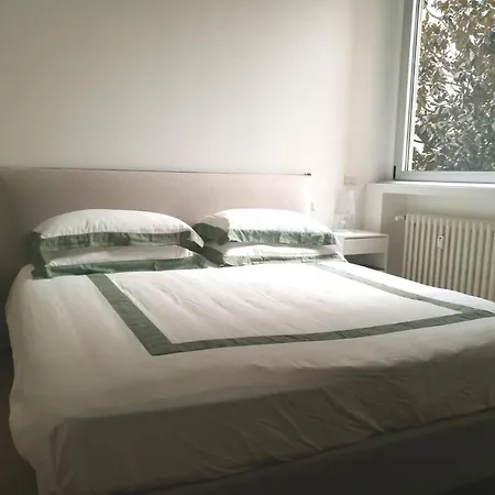Elegant Close To Brera Design District Apartment Milan